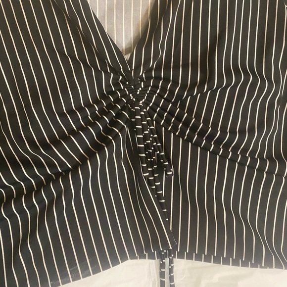 Pinstriped long sleeve crop top - Picture 3 of 6